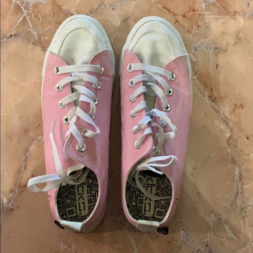 Breast Cancer Survivor Skicks Size 8M